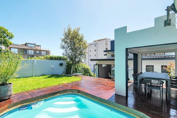 4 Bedroom Property for Sale in Sea Point Western Cape